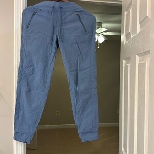 ATHLETA HIKING JOGGERS 6 T Like new